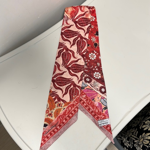 Salvatore Ferragamo twilly band